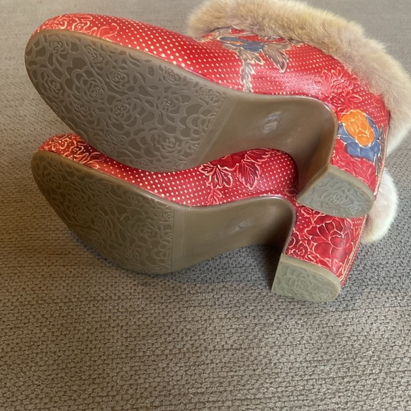 Spring Step L’Artiste Red Leather Mule w/ Faux Fur Like New Condition Sz Euro 39 - Picture 7 of 7